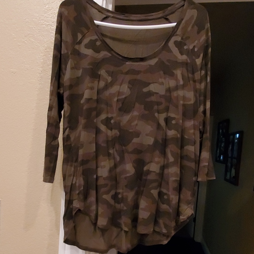 Top - Picture 2 of 3